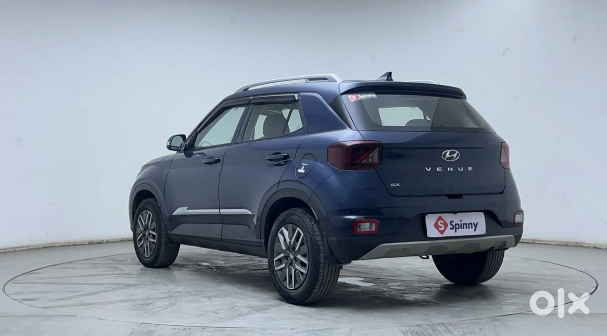 2023 Hyundai Venue Cng Automatic - Like New