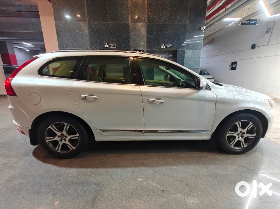 Volvo Xc60 2015 - Luxury Suv With Safety