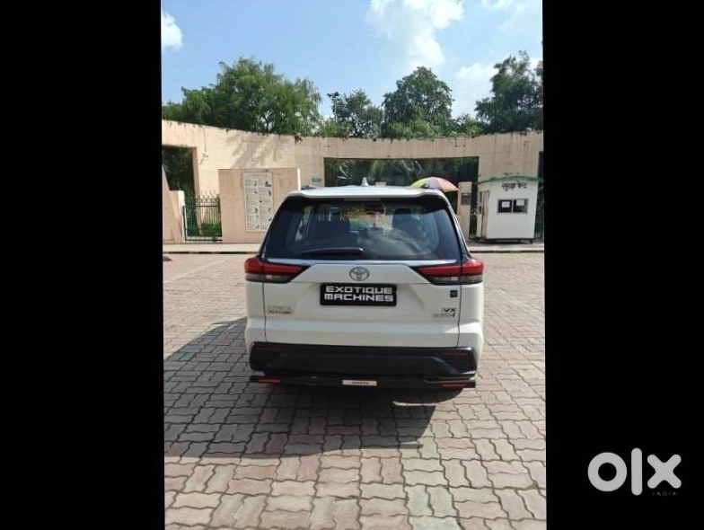 Innova Hycross Diesel 2023