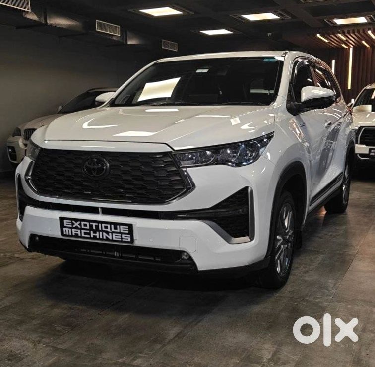 Toyota Innova Hycross 2023