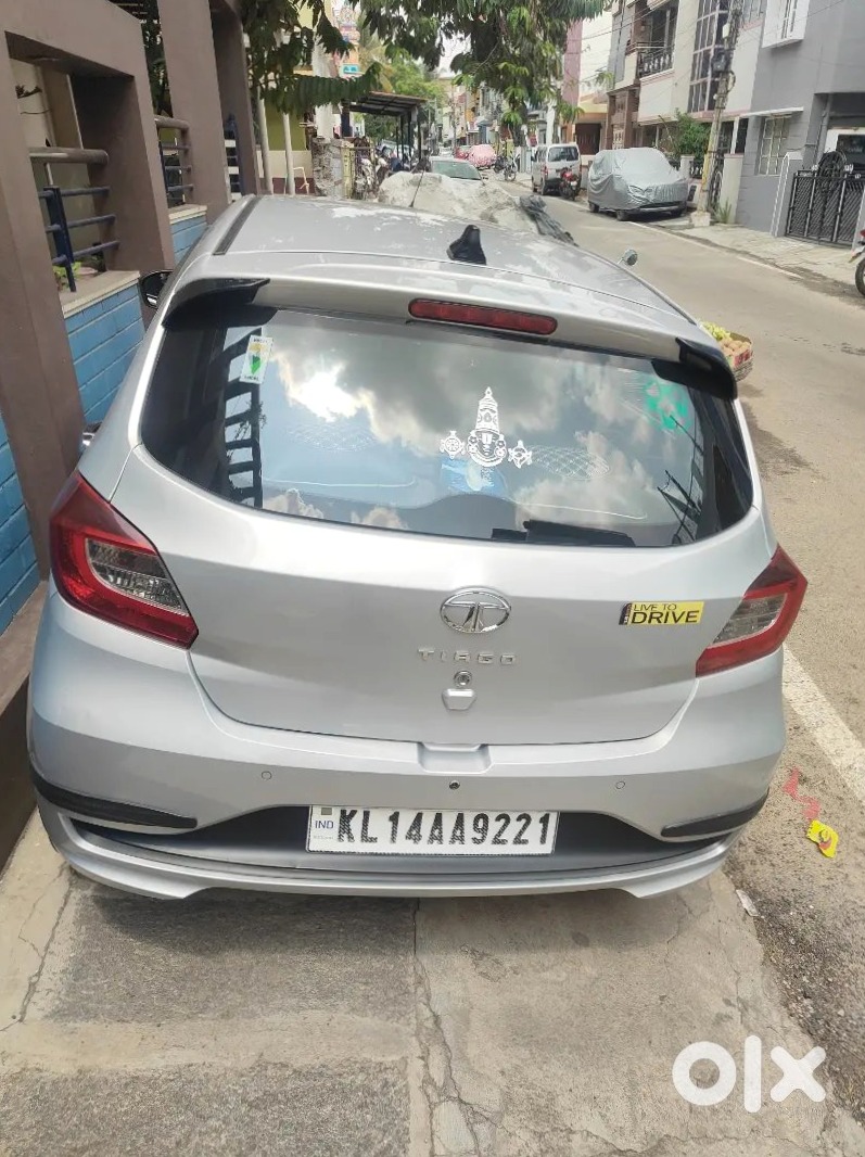 Tata Tiago Petrol - Compact And Peppy