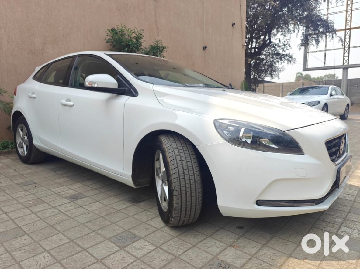 Volvo V40 Premium Sedan