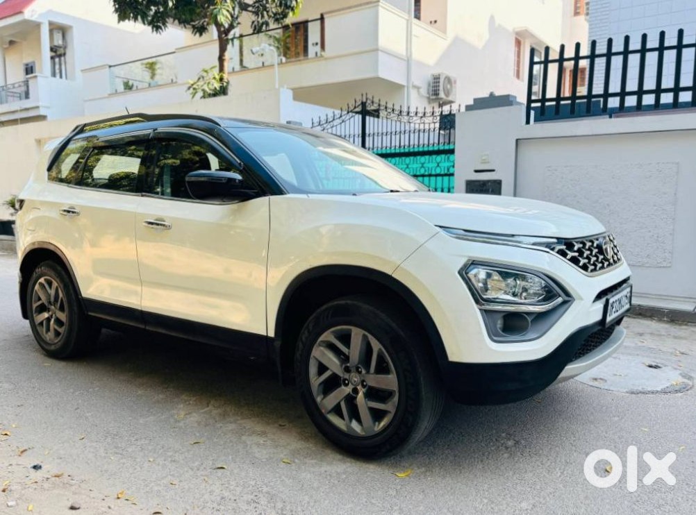 2023 Tata Safari - Premium Choice