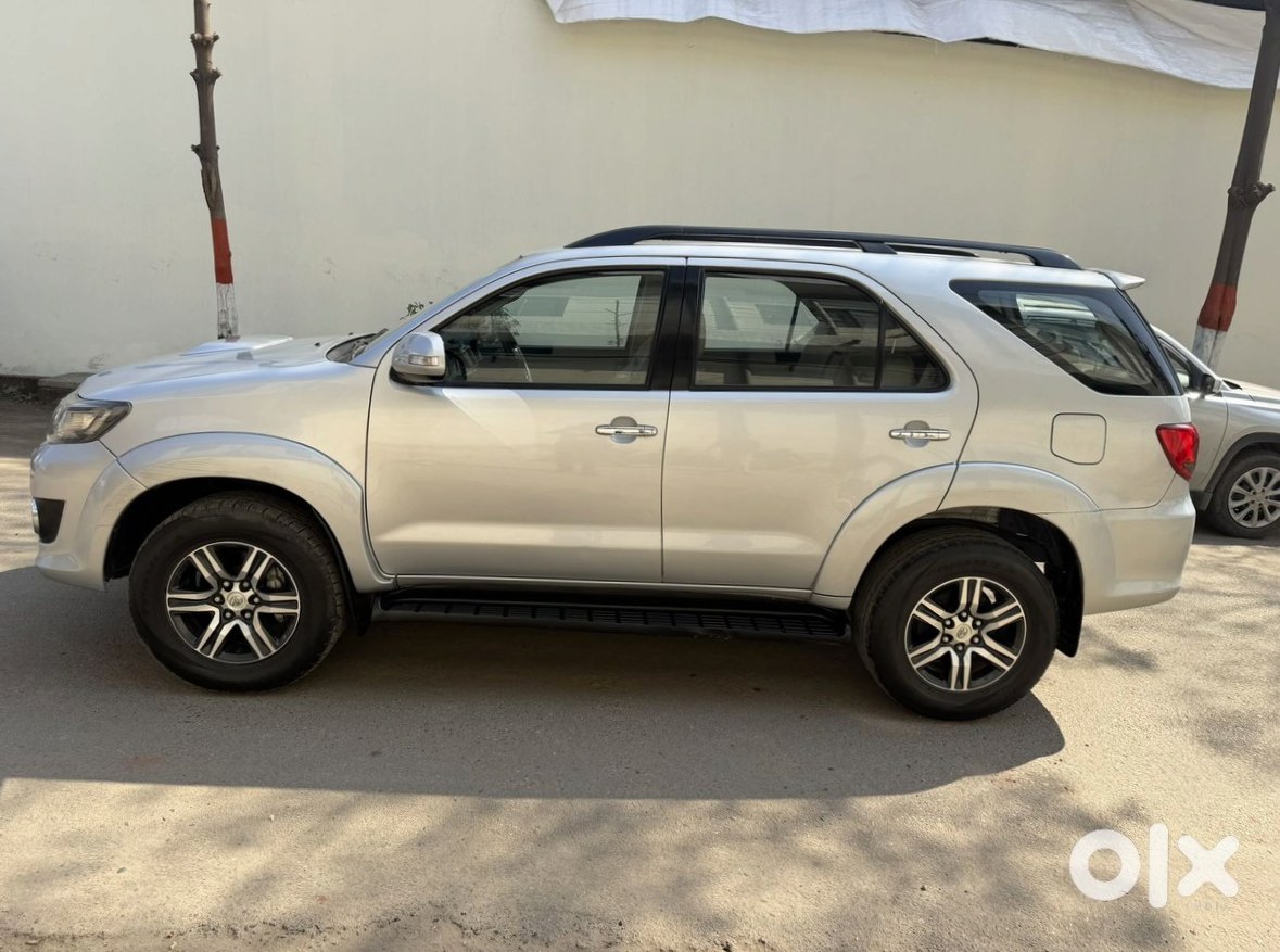 Toyota Fortuner 2011 - Family Car