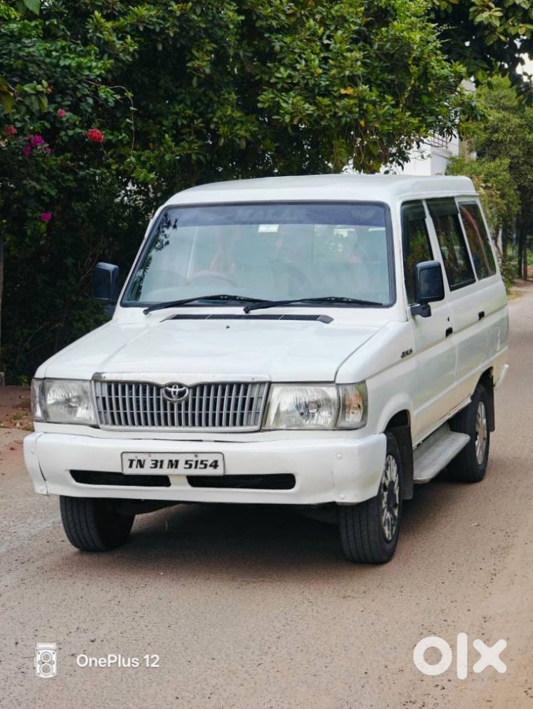 2008 Toyota Qualis - Spacious 7 Seater