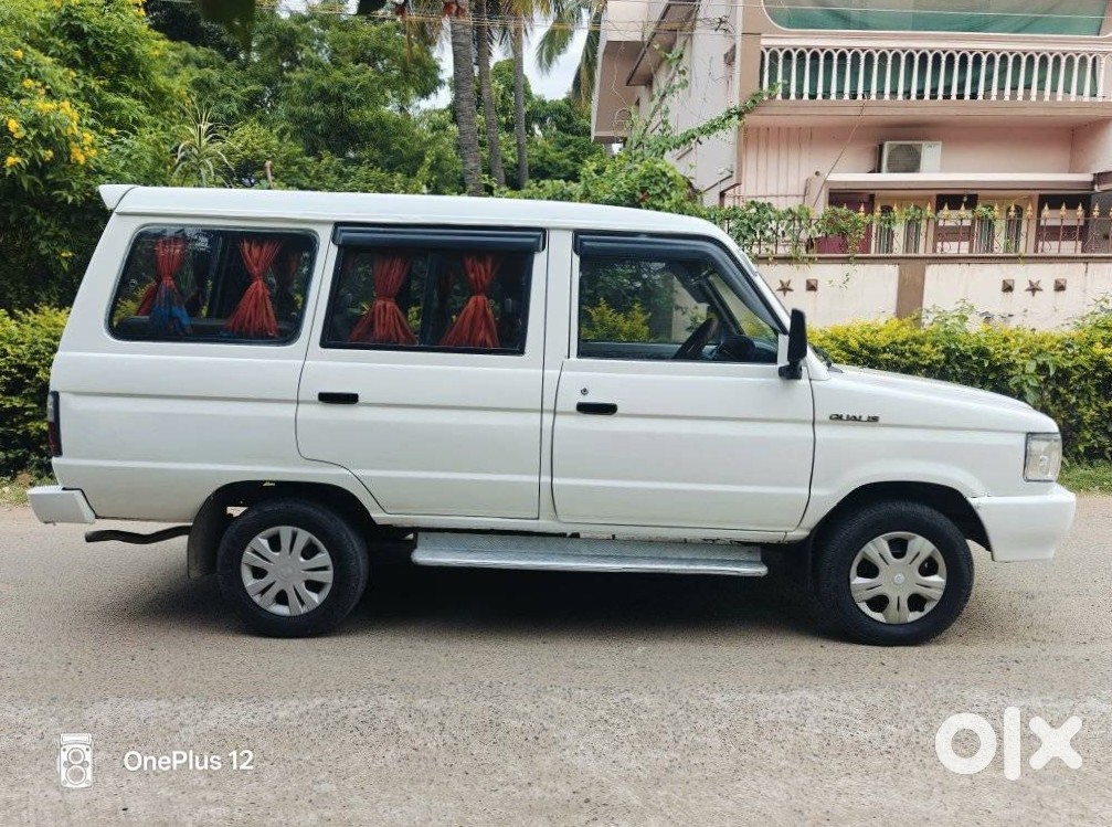2008 Toyota Qualis - Spacious 7 Seater