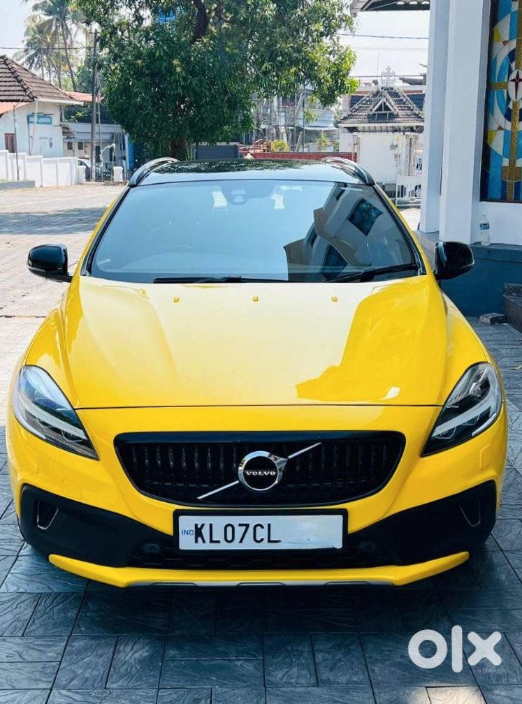 2017 Volvo V40 - Premium Sedan