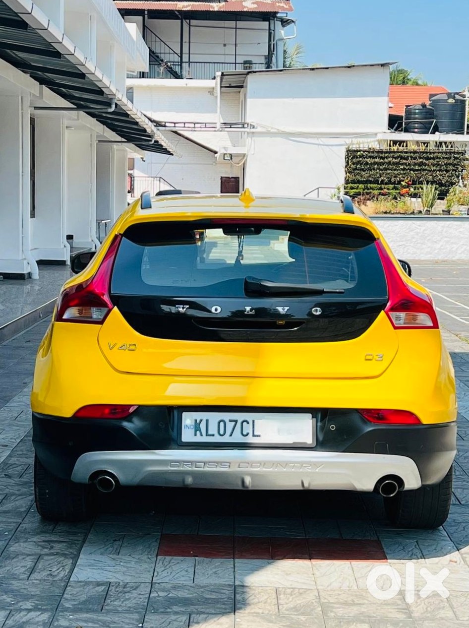 2017 Volvo V40 - Premium Sedan