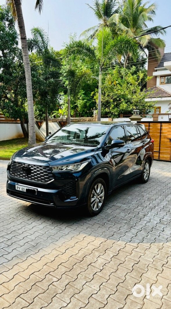 Toyota Innova Hycross 2023 - Premium