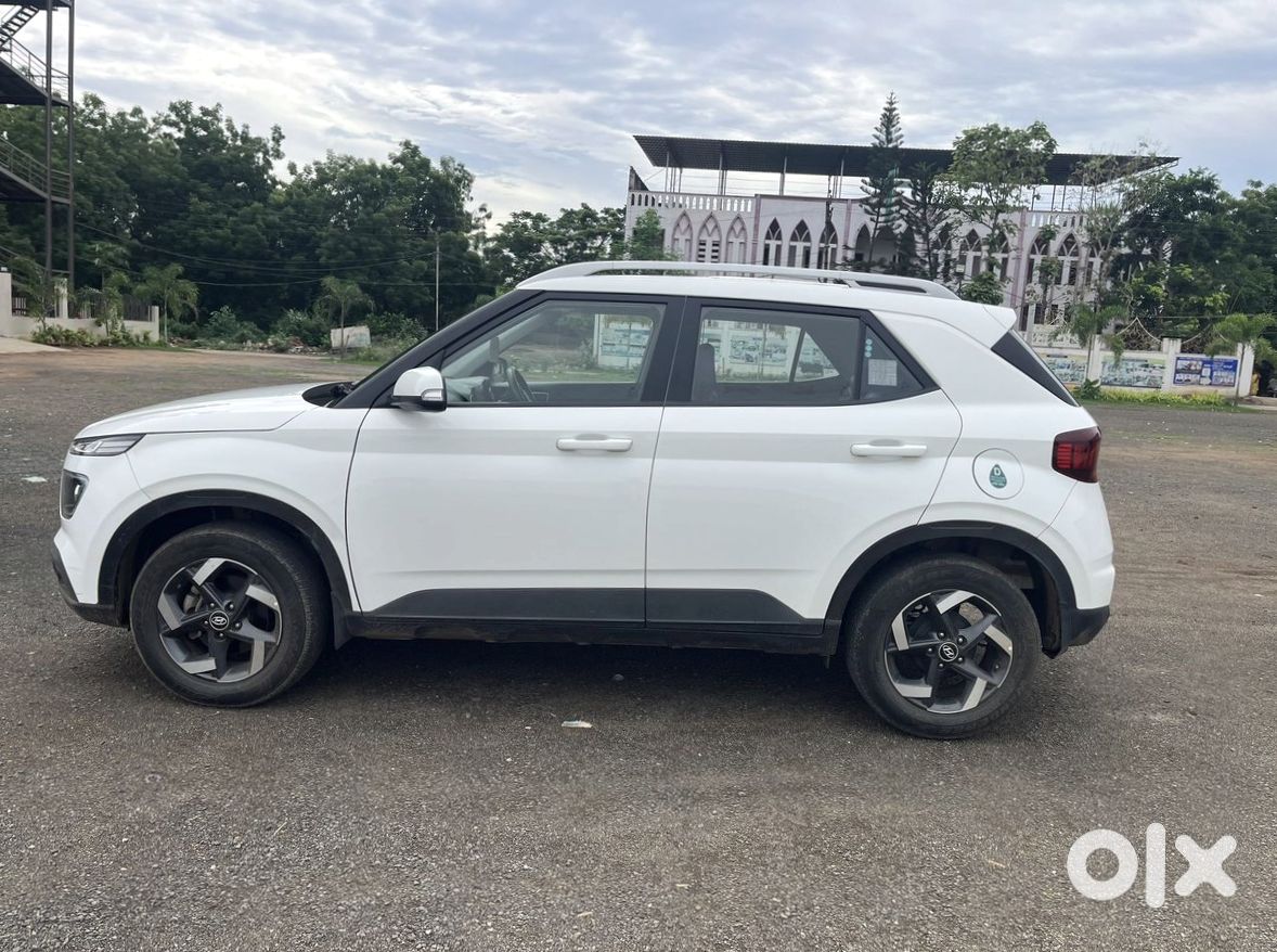 2020 Hyundai Venue - Practically New