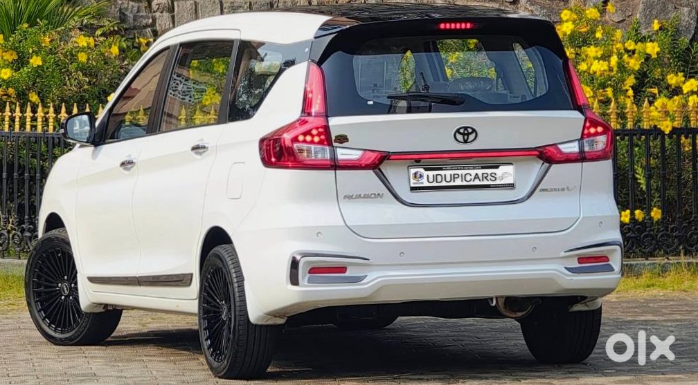 Toyota Rumion 2023 Luxury Mpv