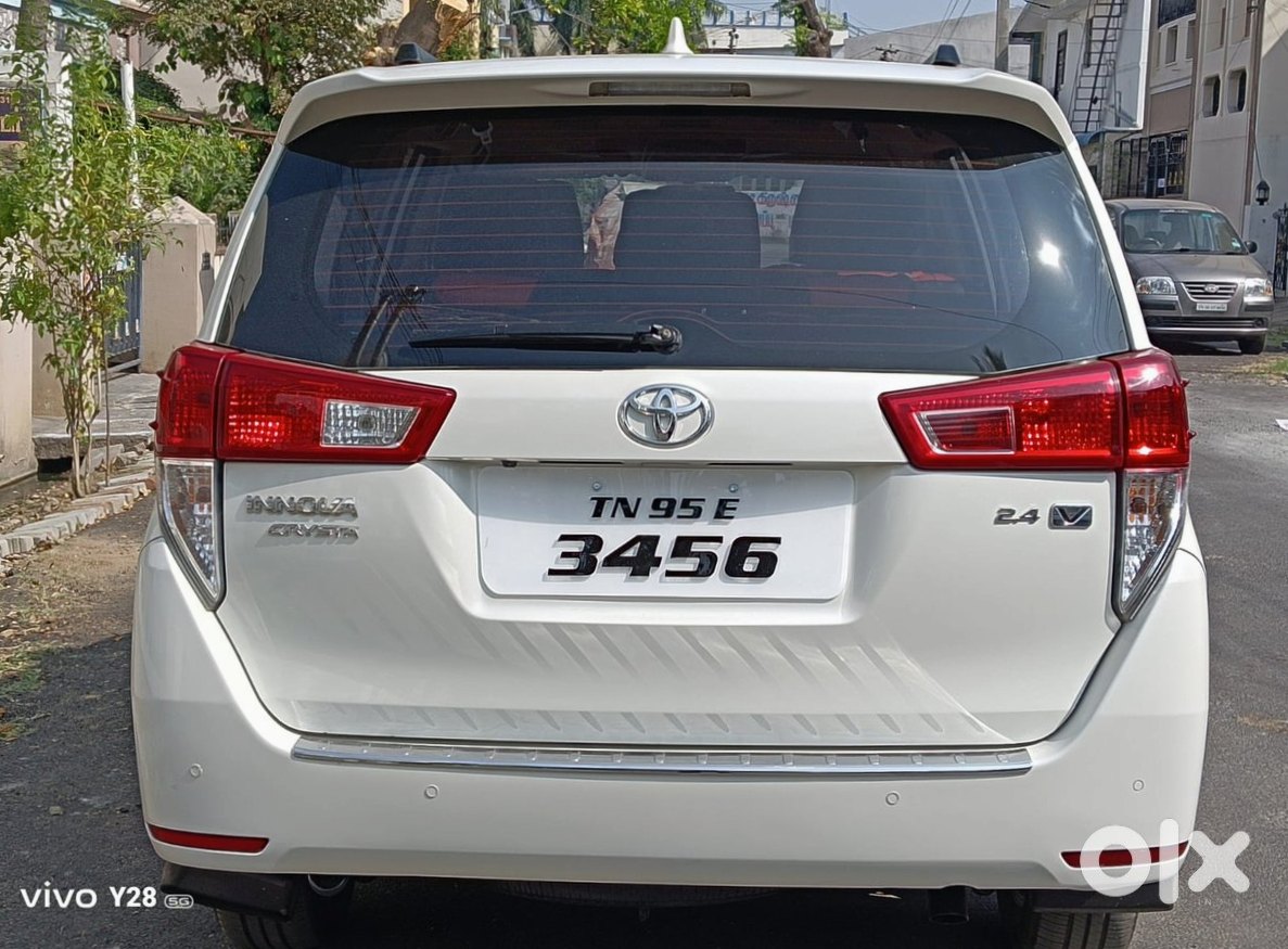 2014 Toyota Innova Crysta | 159967 Km | Electric Manual