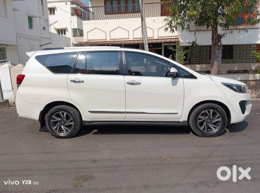 2014 Toyota Innova Crysta | 159967 Km | Electric Manual