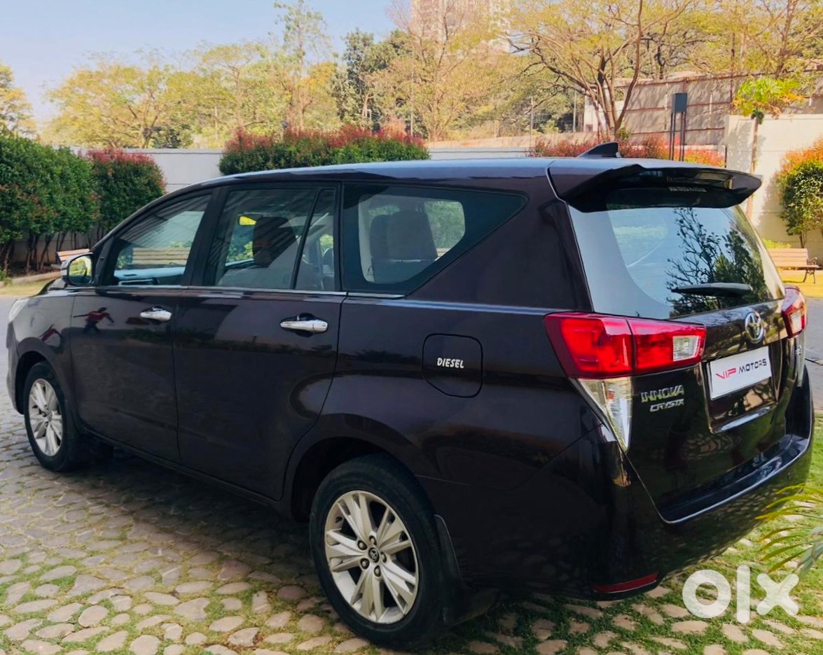 2016 Toyota Innova Crysta | ₹1621k | 57,204km | Petrol | Manual