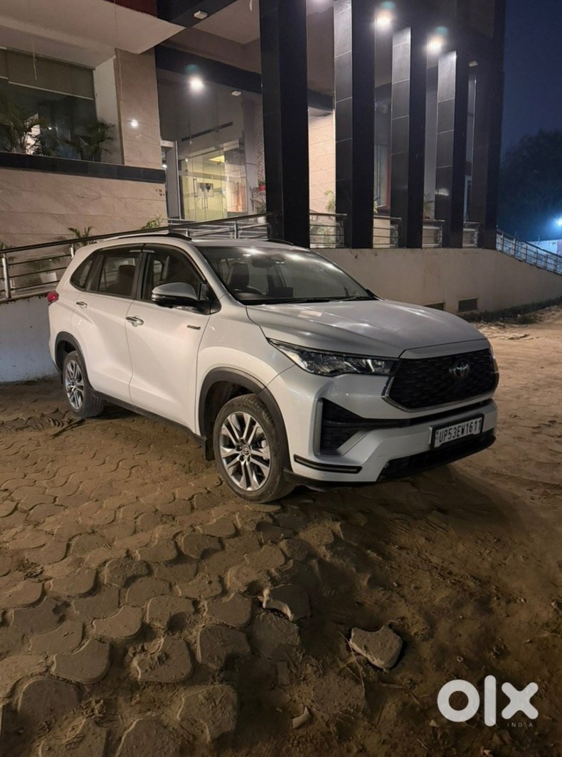 Toyota Innova Hycross 2024 Petrol